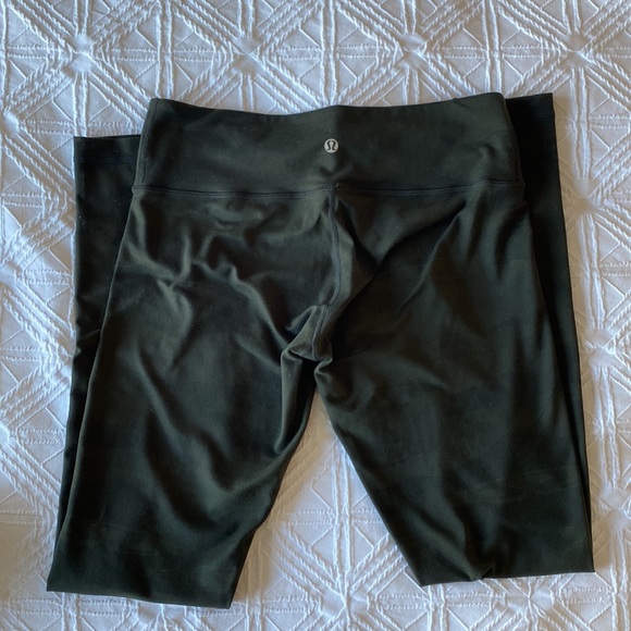LULULEMON | Camo Wunder Under | Size 8 | EEUC - Picture 4 of 5
